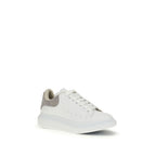 Alexander McQueen hvite tykke sneakers i kalveskinn av Bos Taurus