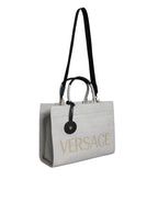 Versace hvit crossbody-veske i kanvasskinn med topphåndtak og logo