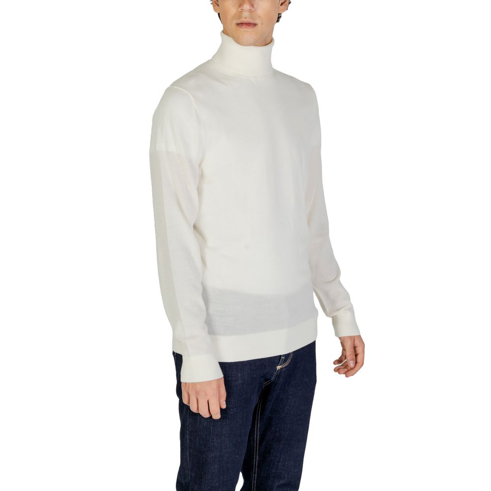 Calvin Klein Jeans kremfarget ullgenser med rullekrage