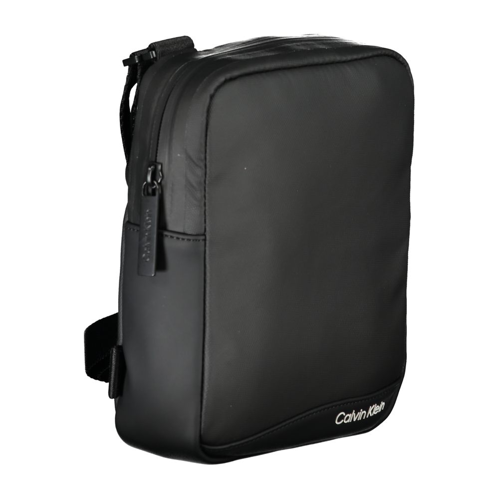 Calvin Klein Sleek svart skulderveske i resirkulert polyester