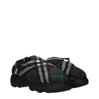 Burberry grønne slip-on pensko i stoff