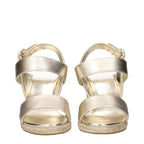 Prada gullfargede skinnkile sandaler